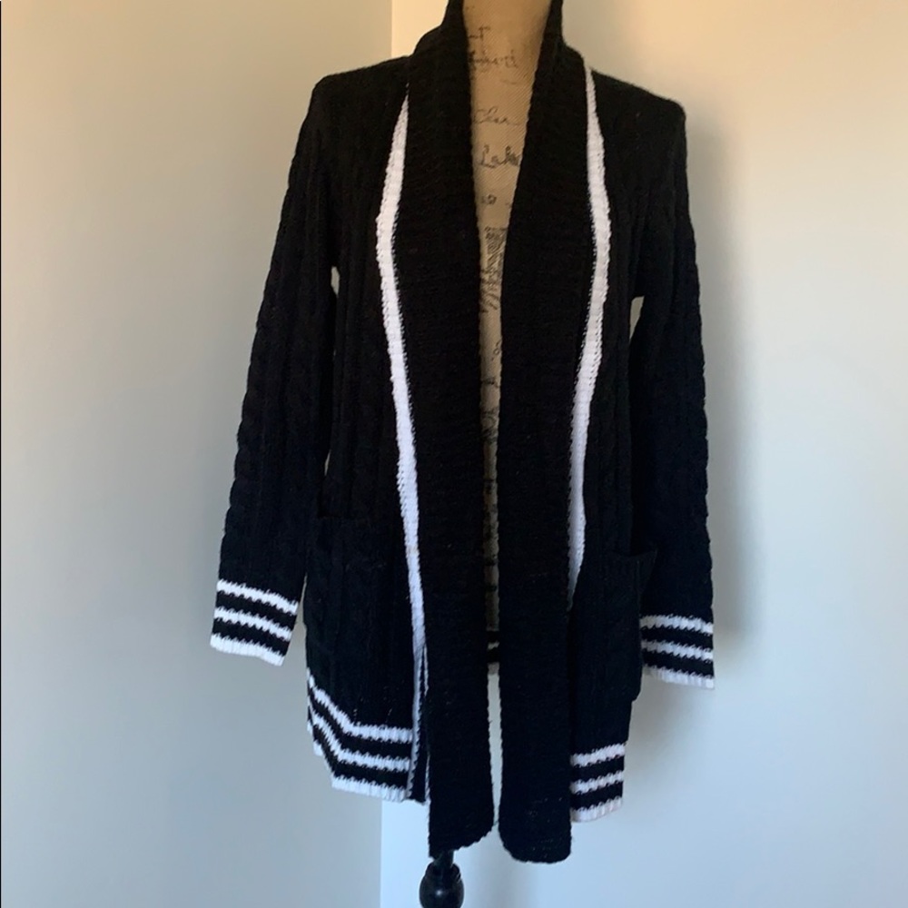 Evereve pocketed black with stripes cardigan